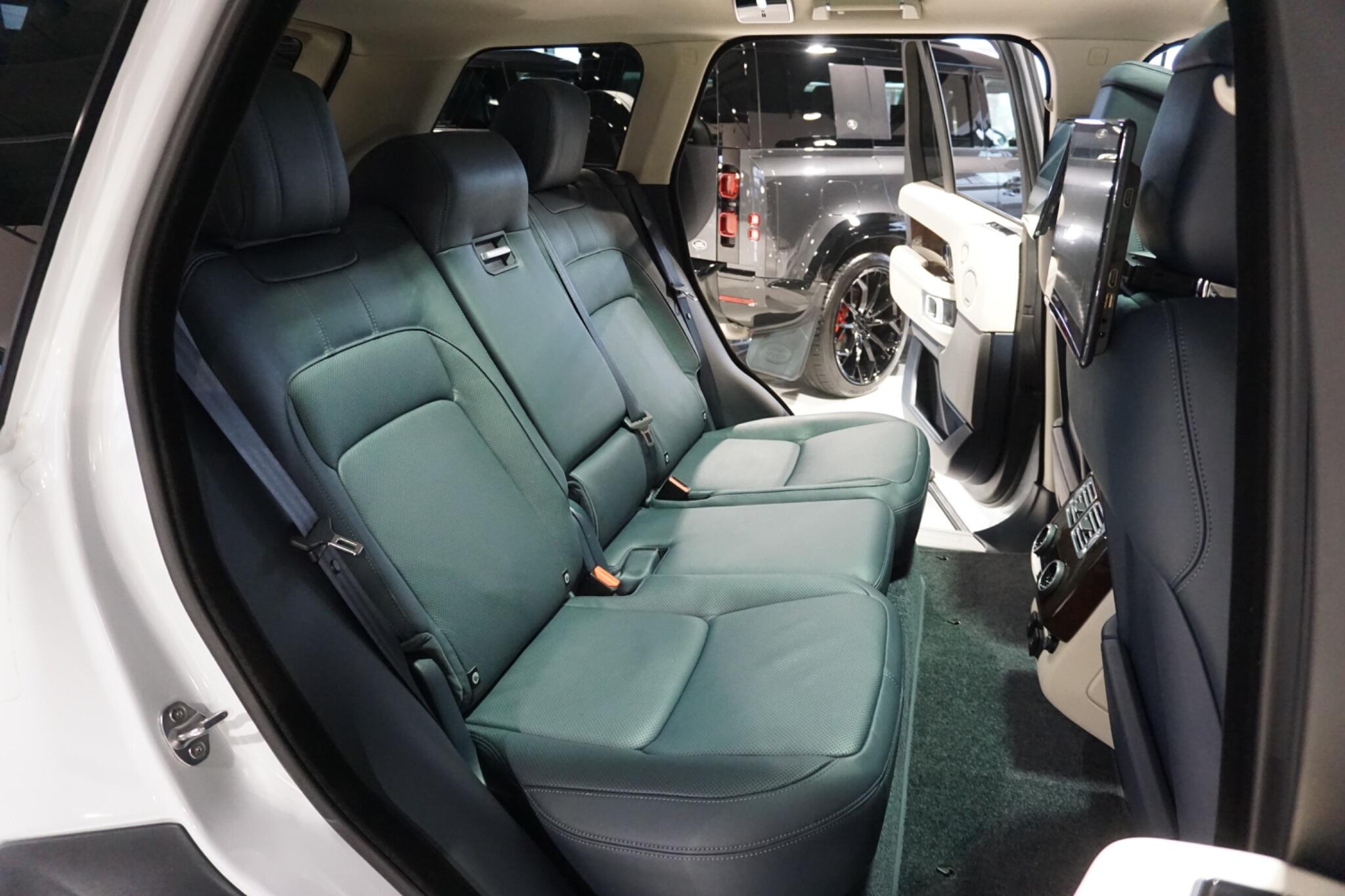 Land Rover Range Rover 2.0 P400e 13.1kWh Vogue SUV 5dr Petrol Plug-in Hybrid Auto 4WD Euro 6 (s/s) (404 ps)